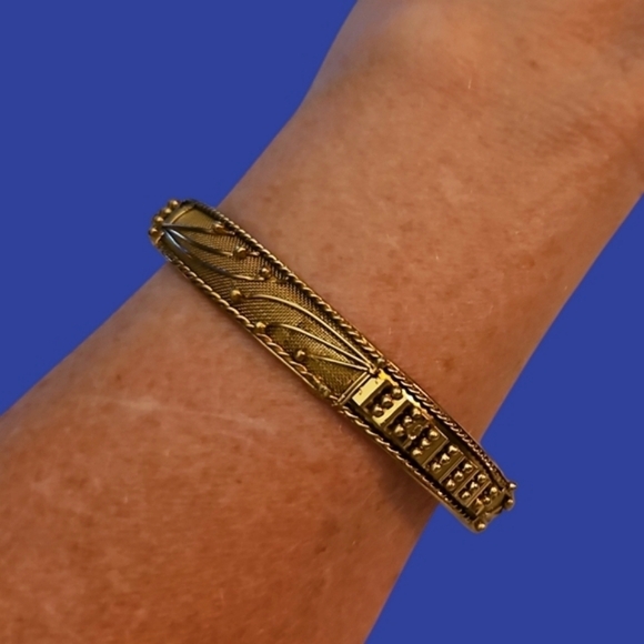 VTG Goldtone Milgrain Art Deco Bangle Gothic Great Gatsby Bracelet - Picture 1 of 5